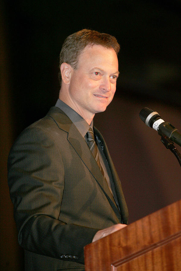actor-gary-sinise-donates-to-colorado-firefighters