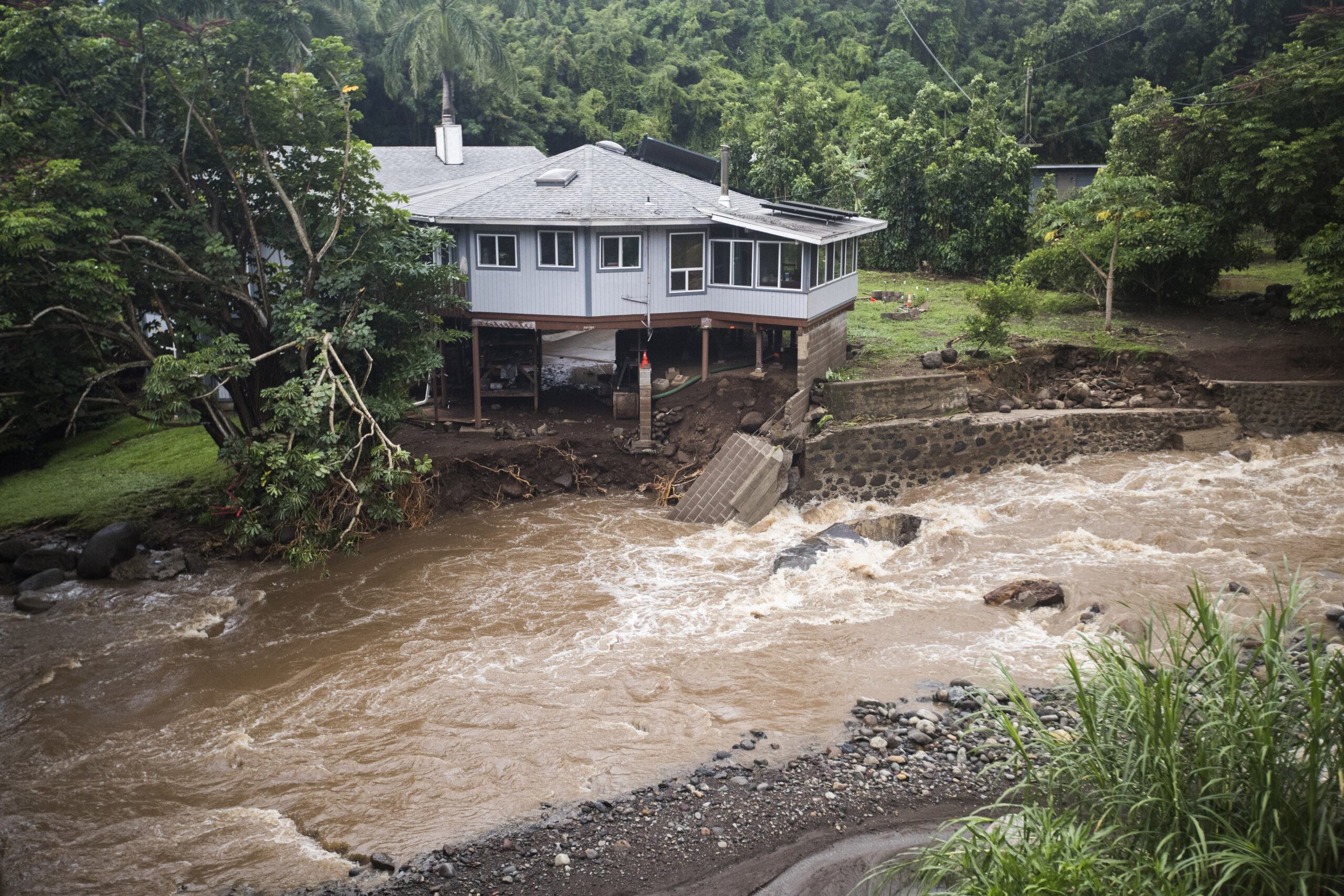 Town North of Honolulu Evacuated as Stream Floods