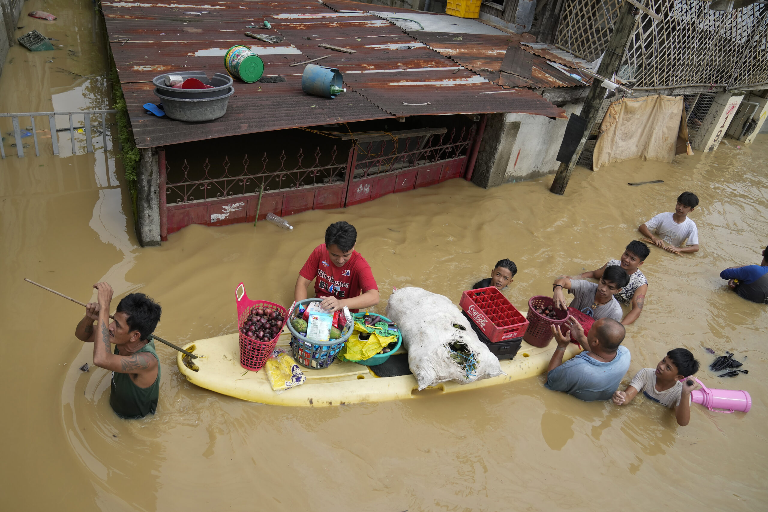 Typhoon Heroes 5 Filipino Rescuers Drown In Flooded Village