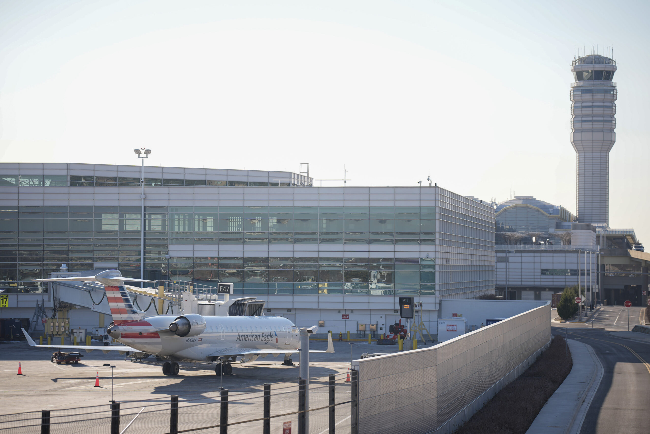 Plane Carrying New York Lawmakers Clipped at Reagan Airport