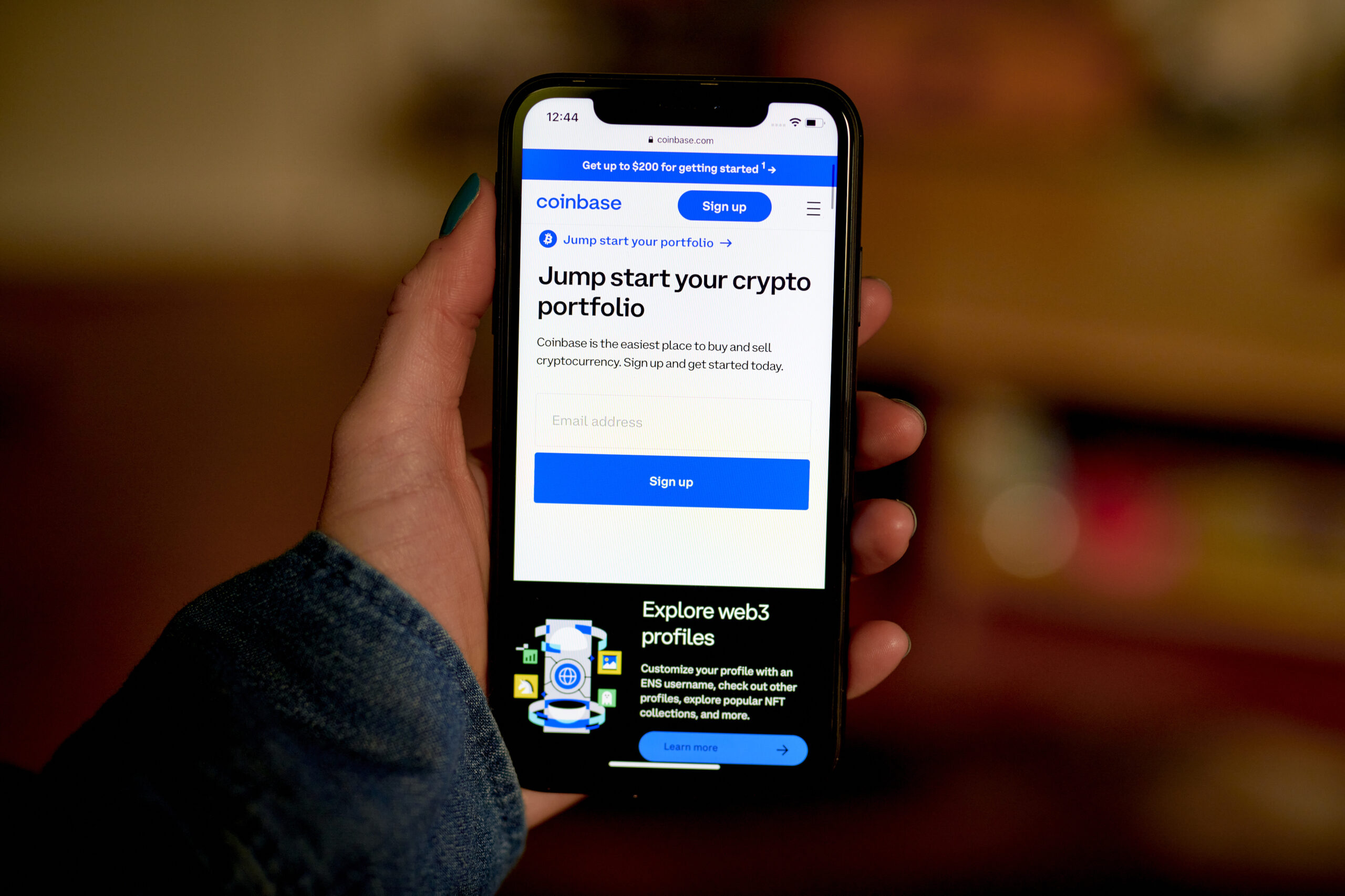 Coinbase Says Bribed Workers Leaked Data to Hacker Seeking $20 Million in  Ransom