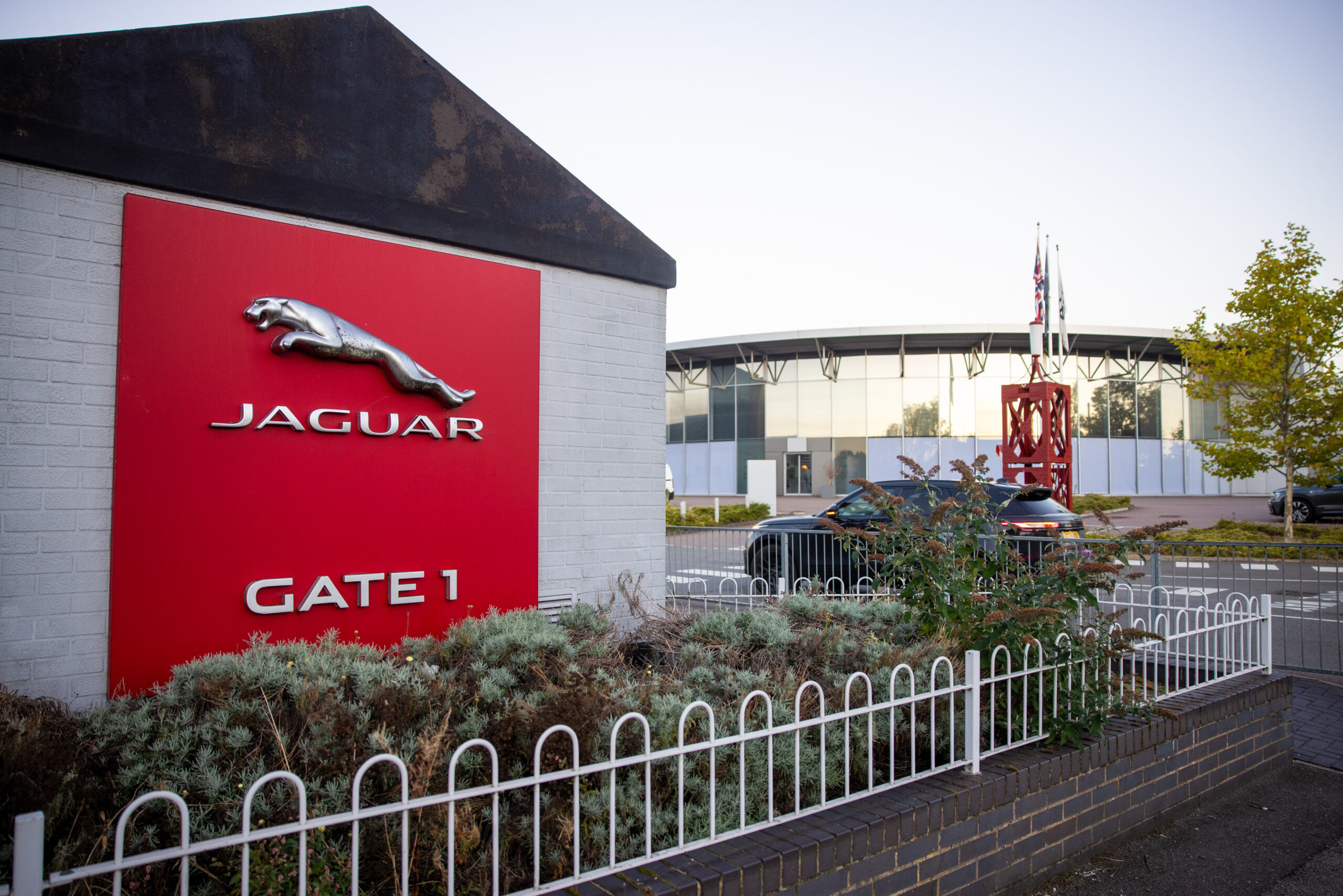 Land Rover Maker Jaguar Land Rover Raises Funds to Boost Cyberattack Recovery