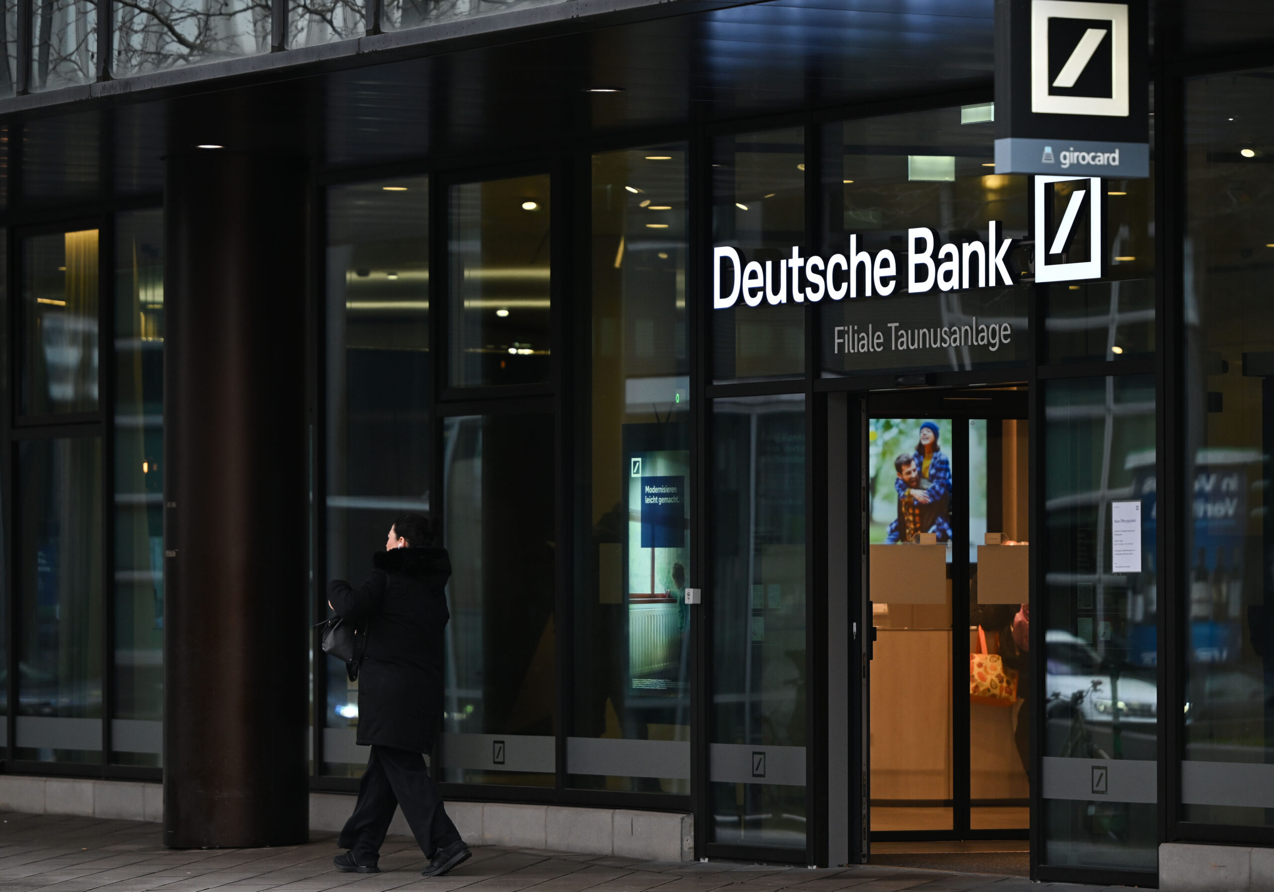 Ex-Deutsche Bank Manager Sues Bank for at Least $624 Million