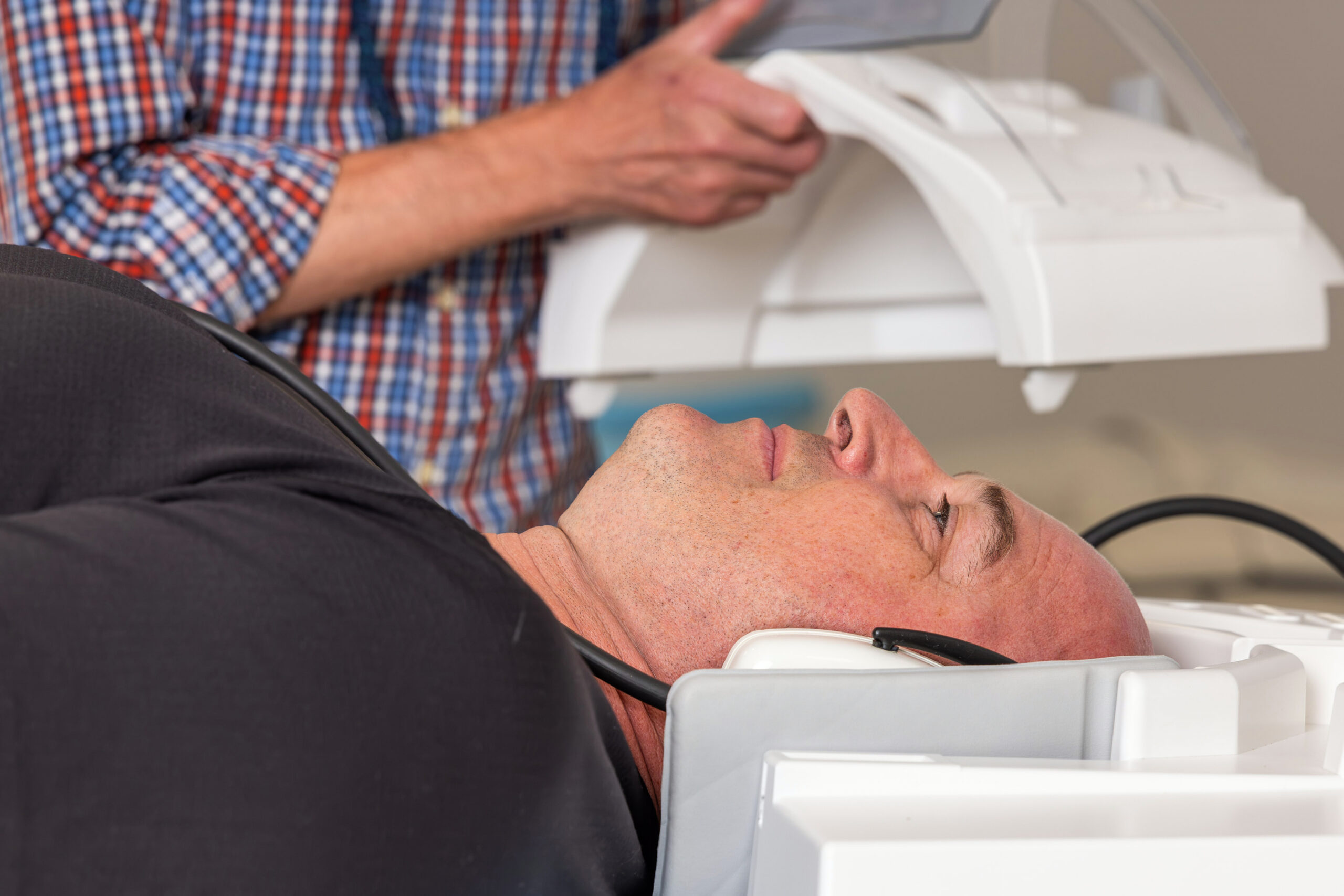 Former NFL QB Hasselbeck on Frontier: Diagnosing CTE Disease in the Living
